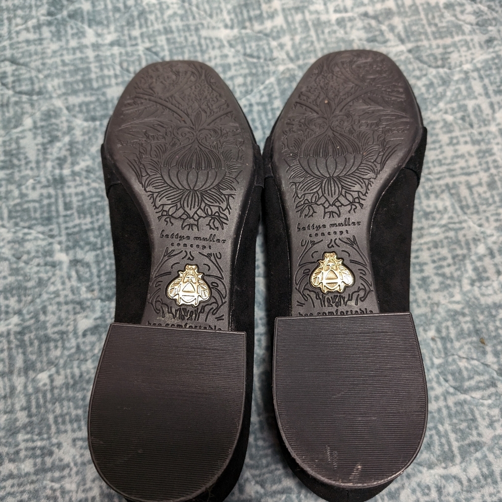 Gorgeous Bettye Muller Concept Grand pump in black suede. - Picture 8 of 8
